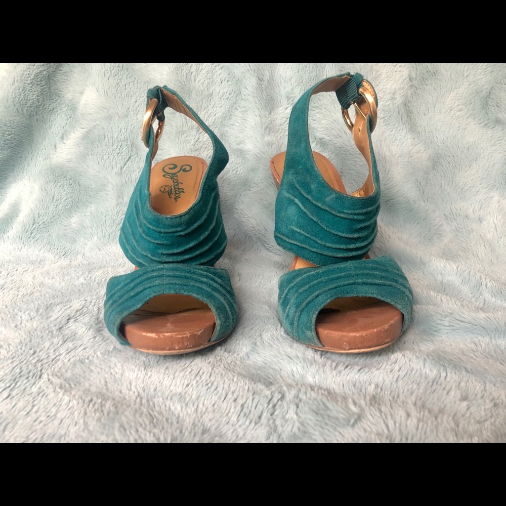 heels - Picture 3 of 6